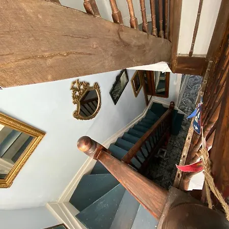 The Old School House * Ceauce