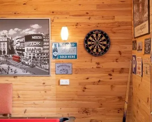 The Old School House * Céaucé