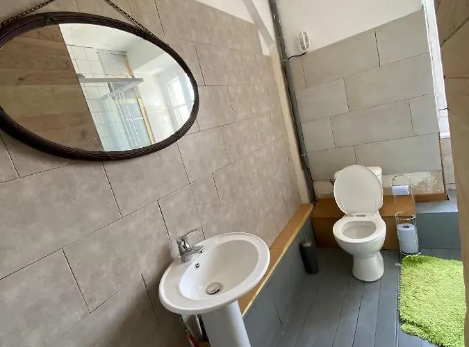 The Old School House Céaucé