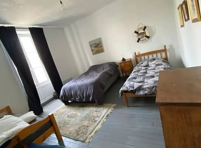 The Old School House Gæstehus Céaucé